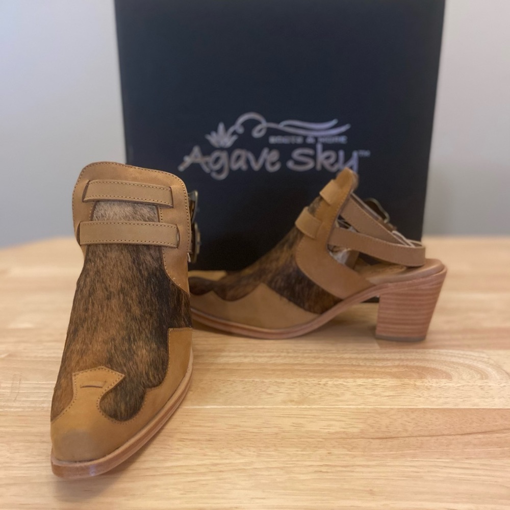 *BRAND NEW* Agave shoe with 2 1/2” heel.
